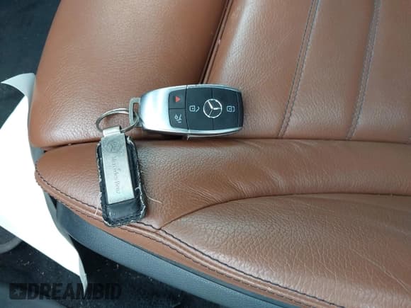 ✅ 2020 Mercedes-Benz C 43 AMG • VIN: W1KWF6EB0LR596187 • Lot: 42644855. Wystawiony na IAAI z przebiegiem 64 260 mil. Bezpłatny archiwum sprzedaży aukcyjnych z USA i szczegółowy raport historii pojazdu na DreamBid. Zdjęcie 11.