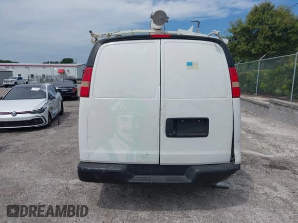 ✅ 2014 Chevrolet Express Cargo • VIN: 1GCSGAFX7E1182411 • Lot: 43142948. Wystawiony na IAAI z przebiegiem 248 561 mil. Bezpłatny archiwum sprzedaży aukcyjnych z USA i szczegółowy raport historii pojazdu na DreamBid. Zdjęcie 16.