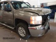 ✅ 2008 Chevrolet Silverado 2500HD 1LT • VIN: 1GCHK29698E176379 • Lot: 41808600. Wystawiony na IAAI z przebiegiem 182 610 mil. Bezpłatny archiwum sprzedaży aukcyjnych z USA i szczegółowy raport historii pojazdu na DreamBid. Zdjęcie 19.