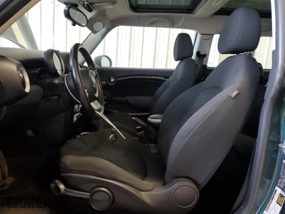 ✅ 2010 MINI Clubman • VIN: WMWML3C53ATX52094 • Lot: 57896345. Wystawiony na Copart z przebiegiem 96 262 mil. Bezpłatny archiwum sprzedaży aukcyjnych z USA i szczegółowy raport historii pojazdu na DreamBid. Zdjęcie 7.