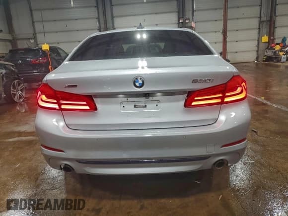 ✅ 2018 BMW 5 Series 530i xDrive • VIN: WBAJA7C58JWA73357 • Лот: 95012815. Опубликован ранее на Copart с пробегом 82 431 миль. Бесплатный доступ к архиву аукционных продаж из США и подробный отчёт об истории автомобиля на DreamBid. Изображение 6.