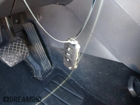 ✅ 2016 Volkswagen Tiguan SEL • VIN: WVGBV7AX4GW028594 • Lot: 43520633. Wystawiony na IAAI z przebiegiem 98 582 mil. Bezpłatny archiwum sprzedaży aukcyjnych z USA i szczegółowy raport historii pojazdu na DreamBid. Zdjęcie 11.