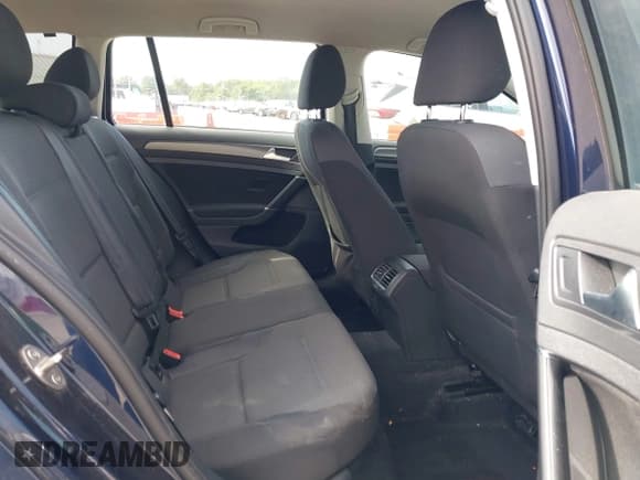 ✅ 2018 Volkswagen Golf S • VIN: 3VW117AU3JM765162 • Lot: 43179759. Wystawiony na IAAI z przebiegiem 86 075 mil. Bezpłatny archiwum sprzedaży aukcyjnych z USA i szczegółowy raport historii pojazdu na DreamBid. Zdjęcie 8.