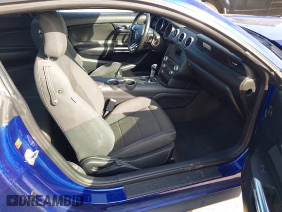 ✅ 2015 Ford Mustang V6 • VIN: 1FA6P8AM1F5407865 • Лот: 43773448. Опубликован ранее на IAAI с пробегом 141 972 миль. Бесплатный доступ к архиву аукционных продаж из США и подробный отчёт об истории автомобиля на DreamBid. Изображение 5.