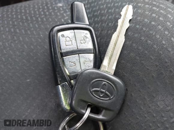 ✅ 2012 Toyota Yaris • VIN: JTDBT4K31CL021568 • Lot: 43552942. Wystawiony na IAAI z przebiegiem 254 730 mil. Bezpłatny archiwum sprzedaży aukcyjnych z USA i szczegółowy raport historii pojazdu na DreamBid. Zdjęcie 11.