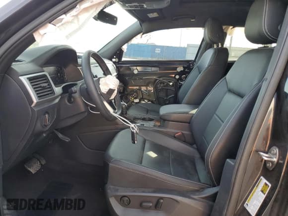 ✅ 2023 Volkswagen Atlas SE • VIN: 1V2JC2CA1PC227779 • Lot: 89317485. Wystawiony na Copart z przebiegiem 21 833 mil. Bezpłatny archiwum sprzedaży aukcyjnych z USA i szczegółowy raport historii pojazdu na DreamBid. Zdjęcie 7.