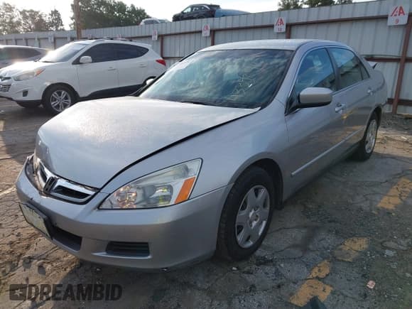 ✅ 2006 Honda Accord LX • VIN: 3HGCM564X6G710232 • Lot: 43398716. Listed on IAAI with 84,501 mi. Free auction sales archive from the USA and detailed vehicle history report at DreamBid. Image 2.