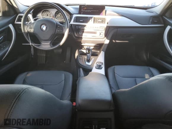 ✅ 2012 BMW 3 Series 328i • VIN: WBA3A5C54CF340846 • Lot: 83855424. Wystawiony na Copart z przebiegiem 111 421 mil. Bezpłatny archiwum sprzedaży aukcyjnych z USA i szczegółowy raport historii pojazdu na DreamBid. Zdjęcie 8.