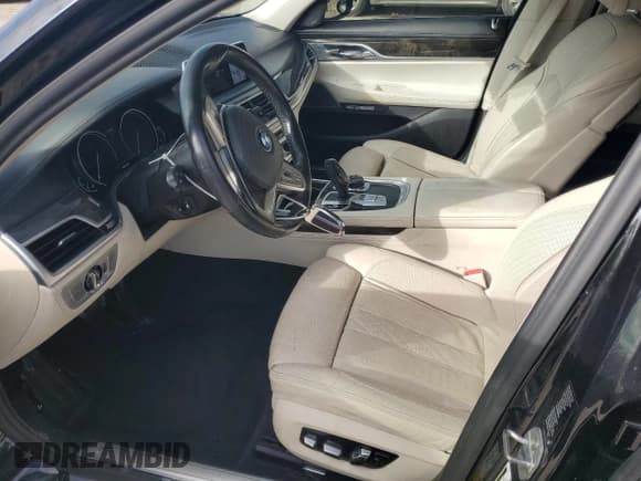 ✅ 2018 BMW 7 Series 750i • VIN: WBA7F0C51JGM23275 • Lot: 82670365. Listed on Copart with 119,782 mi. Free auction sales archive from the USA and detailed vehicle history report at DreamBid. Image 7.