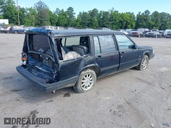 ✅ 1994 Volvo 940 • VIN: YV1JW8705R1096281 • Lot: 39701679. Wystawiony na IAAI z przebiegiem 193 855 mil. Bezpłatny archiwum sprzedaży aukcyjnych z USA i szczegółowy raport historii pojazdu na DreamBid. Zdjęcie 4.