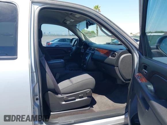 ✅ 2012 GMC Yukon SLE • VIN: 1GKS1AE0XCR176126 • Lot: 42727065. Listed on IAAI with 282,261 mi. Free auction sales archive from the USA and detailed vehicle history report at DreamBid. Image 5.