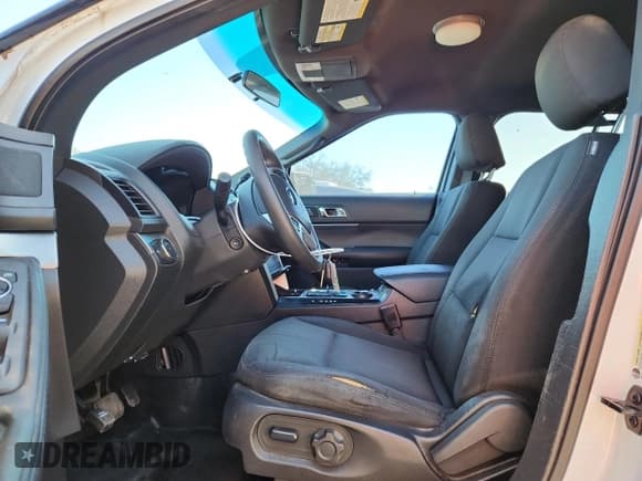 ✅ 2015 Ford Police Interceptor Utility • VIN: 1FM5K8AR9FGB61552 • Lot: 92263775. Listed on Copart with 118,563 mi. Free auction sales archive from the USA and detailed vehicle history report at DreamBid. Image 7.