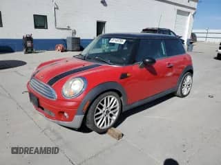 2009 MINI Hardtop with VIN WMWMF33549TT68375, listed as a Copart auction lot 81145795 with 132,175 mi miles and Clean title. Bid and sale history available at DreamBid. Image 1.