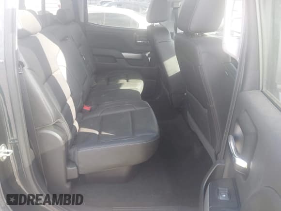 ✅ 2018 Chevrolet Silverado 1500 LT • VIN: 3GCUKRECXJG151993 • Lot: 43643886. Listed on IAAI with 123,577 mi. Free auction sales archive from the USA and detailed vehicle history report at DreamBid. Image 8.