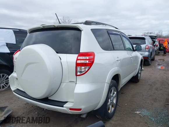 ✅ 2010 Toyota RAV4 Limited • VIN: JTMDF4DV0A5022663 • Lot: 41803613. Wystawiony na IAAI z przebiegiem 225 368 mil. Bezpłatny archiwum sprzedaży aukcyjnych z USA i szczegółowy raport historii pojazdu na DreamBid. Zdjęcie 4.