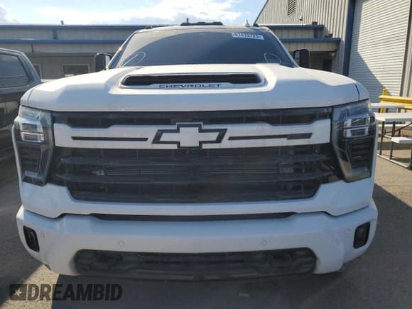 ✅ 2024 Chevrolet Silverado 2500HD LTZ • VIN: 2GC4YPEY8R1188561 • Lot: 61419725. Wystawiony na Copart z przebiegiem 13 902 mil. Bezpłatny archiwum sprzedaży aukcyjnych z USA i szczegółowy raport historii pojazdu na DreamBid. Zdjęcie 5.