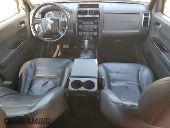 ✅ 2008 Ford Escape Limited • VIN: 1FMCU941X8KE82075 • Lot: 70627755. Wystawiony na Copart z przebiegiem 140 280 mil. Bezpłatny archiwum sprzedaży aukcyjnych z USA i szczegółowy raport historii pojazdu na DreamBid. Zdjęcie 8.