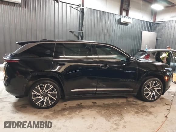 ✅ 2025 Jeep Wagoneer S Limited • VIN: 3C4RJNCK1ST572683 • Lot: 43396783. Listed on IAAI with 2,634 mi. Free auction sales archive from the USA and detailed vehicle history report at DreamBid. Image 14.