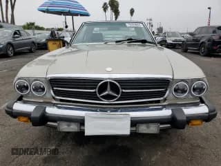 ✅ 1987 Mercedes-Benz 560 SL • VIN: WDBBA48D6HA070949 • Lot: 75353644. Wystawiony na Copart z przebiegiem 114 792 mil. Bezpłatny archiwum sprzedaży aukcyjnych z USA i szczegółowy raport historii pojazdu na DreamBid. Zdjęcie 5.