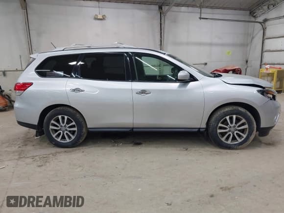 ✅ 2016 Nissan Pathfinder SV • VIN: 5N1AR2MM7GC651472 • Lot: 42319848. Wystawiony na IAAI z przebiegiem 135 549 mil. Bezpłatny archiwum sprzedaży aukcyjnych z USA i szczegółowy raport historii pojazdu na DreamBid. Zdjęcie 13.