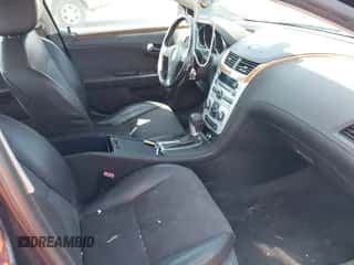 2011 Chevrolet Malibu 2LT z VIN 1G1ZD5E19BF150627, wystawiony jako IAAI lot #43241165 z przebiegiem 114 370 mil mil oraz . Historia ofert i sprzedaży dostępna na DreamBid. Obrazek 5.