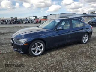 ✅ 2013 BMW 3 Series 328i xDrive • VIN: WBA3B5C5XDF593622 • Lot: 91326035. Wystawiony na Copart z przebiegiem 77 100 mil. Bezpłatny archiwum sprzedaży aukcyjnych z USA i szczegółowy raport historii pojazdu na DreamBid. Zdjęcie 1.