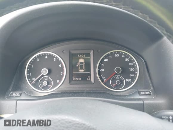 ✅ 2013 Volkswagen Tiguan S • VIN: WVGAV3AX4DW588227 • Лот: 42371928. Опубликован ранее на IAAI с пробегом 132 239 миль. Бесплатный доступ к архиву аукционных продаж из США и подробный отчёт об истории автомобиля на DreamBid. Изображение 7.