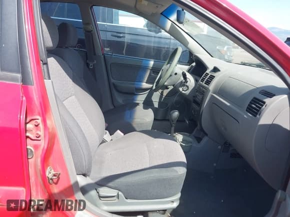 ✅ 2005 Kia Rio • VIN: KNADC125056376089 • Lot: 42489281. Wystawiony na IAAI z przebiegiem 101 101 mil. Bezpłatny archiwum sprzedaży aukcyjnych z USA i szczegółowy raport historii pojazdu na DreamBid. Zdjęcie 5.