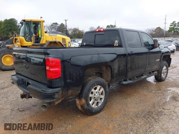 ✅ 2017 Chevrolet Silverado 2500HD LT • VIN: 1GC1KVEY9HF111035 • Lot: 41470279. Wystawiony na IAAI z przebiegiem 155 494 mil. Bezpłatny archiwum sprzedaży aukcyjnych z USA i szczegółowy raport historii pojazdu na DreamBid. Zdjęcie 4.