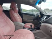 ✅ 2017 Hyundai Tucson SE • VIN: KM8J23A4XHU306107 • Lot: 43329619. Wystawiony na IAAI z przebiegiem 50 439 mil. Bezpłatny archiwum sprzedaży aukcyjnych z USA i szczegółowy raport historii pojazdu na DreamBid. Zdjęcie 5.