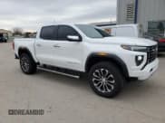 ✅ 2023 GMC Canyon 4WD Denali • VIN: 1GTP6FEK4P1170117 • Lot: 79362674. Wystawiony na Copart z przebiegiem 12 880 mil. Bezpłatny archiwum sprzedaży aukcyjnych z USA i szczegółowy raport historii pojazdu na DreamBid. Zdjęcie 4.