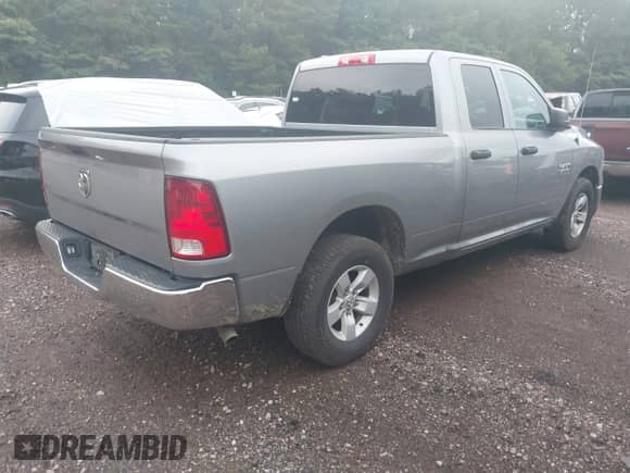 2024 Ram 1500 SLT z VIN 1C6RR6GG2RS135931, wystawiony jako IAAI lot #42509523 z przebiegiem 27 074 mil mil oraz . Historia ofert i sprzedaży dostępna na DreamBid. Obrazek 4.