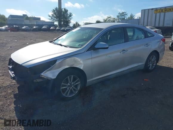 2017 Hyundai Sonata 2.4L z VIN 5NPE24AF6HH480988, wystawiony jako IAAI lot #43392884 z przebiegiem 125 833 mil mil oraz . Historia ofert i sprzedaży dostępna na DreamBid. Obrazek 2.