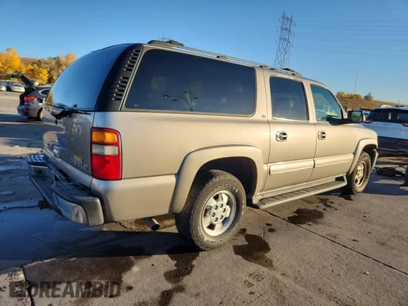 ✅ 2003 Chevrolet Suburban Z71 • VIN: 3GNFK16Z53G311687 • Lot: 89862525. Listed on Copart with 322,892 mi. Free auction sales archive from the USA and detailed vehicle history report at DreamBid. Image 3.
