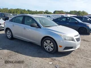 ✅ 2014 Chevrolet Cruze LS • VIN: 1G1PA5SG1E7225151 • Лот: 43363338. Опубликован ранее на IAAI с пробегом 169 242 миль. Бесплатный доступ к архиву аукционных продаж из США и подробный отчёт об истории автомобиля на DreamBid. Изображение 1.