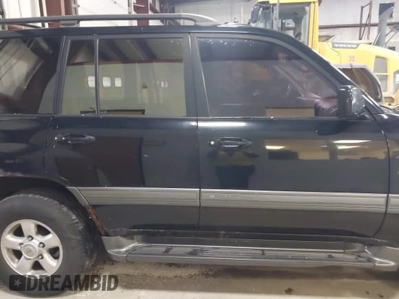 ✅ 2000 Toyota Land Cruiser • VIN: JT3HT05J1Y0084793 • Lot: 42179399. Wystawiony na IAAI z przebiegiem 301 474 mil. Bezpłatny archiwum sprzedaży aukcyjnych z USA i szczegółowy raport historii pojazdu na DreamBid. Zdjęcie 13.