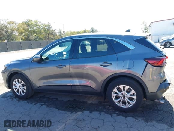 ✅ 2023 Ford Escape Active • VIN: 1FMCU0GN2PUB13370 • Lot: 43608490. Wystawiony na IAAI z przebiegiem 35 418 mil. Bezpłatny archiwum sprzedaży aukcyjnych z USA i szczegółowy raport historii pojazdu na DreamBid. Zdjęcie 14.