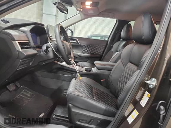 2024 Mitsubishi Outlander SEL with VIN JA4J4WA82RZ073843, listed as a Copart auction lot 81331465 with 10,233 mi miles and Salvage title. Bid and sale history available at DreamBid. Image 7.