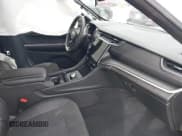 ✅ 2025 Jeep Grand Cherokee Altitude X • VIN: 1C4RJHAG5SC329244 • Lot: 43419689. Wystawiony na IAAI z przebiegiem 1 664 mil. Bezpłatny archiwum sprzedaży aukcyjnych z USA i szczegółowy raport historii pojazdu na DreamBid. Zdjęcie 5.