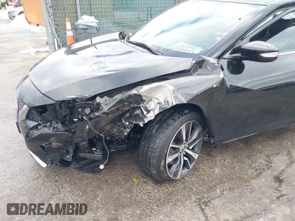 ✅ 2019 Nissan Maxima Platinum • VIN: 1N4AA6AV3KC366377 • Lot: 41295236. Wystawiony na IAAI z przebiegiem 42 987 mil. Bezpłatny archiwum sprzedaży aukcyjnych z USA i szczegółowy raport historii pojazdu na DreamBid. Zdjęcie 6.