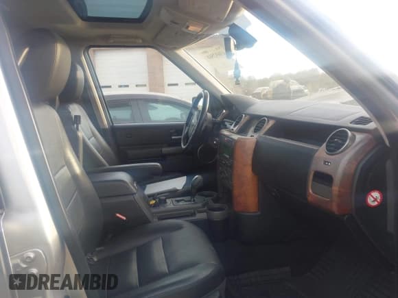 ✅ 2005 Land Rover LR3 SE • VIN: SALAA25445A303284 • Lot: 43692568. Listed on IAAI with 154,145 mi. Free auction sales archive from the USA and detailed vehicle history report at DreamBid. Image 5.