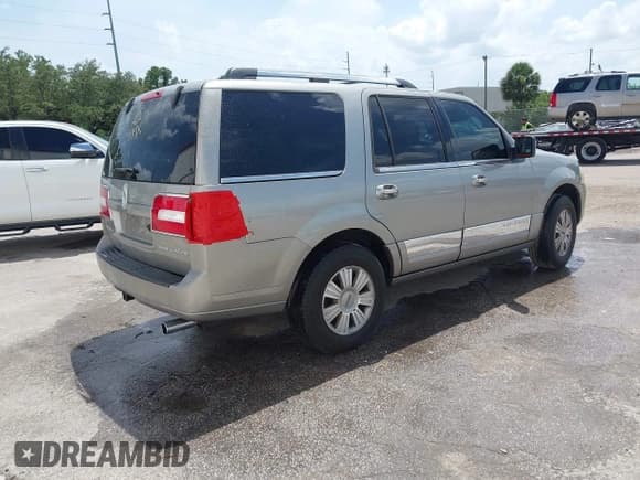 ✅ 2008 Lincoln Navigator • VIN: 5LMFU27598LJ18739 • Lot: 42501327. Wystawiony na IAAI z przebiegiem 152 933 mil. Bezpłatny archiwum sprzedaży aukcyjnych z USA i szczegółowy raport historii pojazdu na DreamBid. Zdjęcie 4.