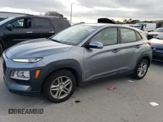 ✅ 2019 Hyundai Kona SE • VIN: KM8K12AA8KU254622 • Лот: 39286334. Опубликован ранее на Copart с пробегом 67 722 миль. Бесплатный доступ к архиву аукционных продаж из США и подробный отчёт об истории автомобиля на DreamBid. Изображение 1.