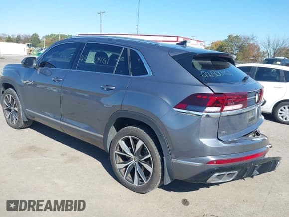 ✅ 2024 Volkswagen Atlas SEL Premium R-Line • VIN: 1V2FE2CA6RC204677 • Lot: 43500461. Wystawiony na IAAI z przebiegiem 28 401 mil. Bezpłatny archiwum sprzedaży aukcyjnych z USA i szczegółowy raport historii pojazdu na DreamBid. Zdjęcie 3.