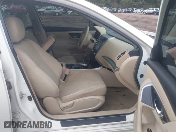 ✅ 2014 Nissan Altima SL • VIN: 1N4AL3AP4EC151265 • Лот: 43294649. Опубликован ранее на IAAI с пробегом 225 409 миль. Бесплатный доступ к архиву аукционных продаж из США и подробный отчёт об истории автомобиля на DreamBid. Изображение 5.