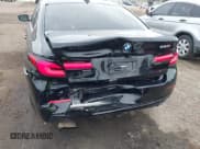 ✅ 2023 BMW 5 Series 530i • VIN: WBA53BH02PCM79511 • Lot: 43262639. Wystawiony na IAAI z przebiegiem 49 561 mil. Bezpłatny archiwum sprzedaży aukcyjnych z USA i szczegółowy raport historii pojazdu na DreamBid. Zdjęcie 6.