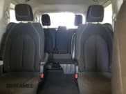 ✅ 2022 Chrysler Voyager LX • VIN: 2C4RC1CG4NR158156 • Lot: 86328915. Wystawiony na Copart z przebiegiem 62 777 mil. Bezpłatny archiwum sprzedaży aukcyjnych z USA i szczegółowy raport historii pojazdu na DreamBid. Zdjęcie 10.
