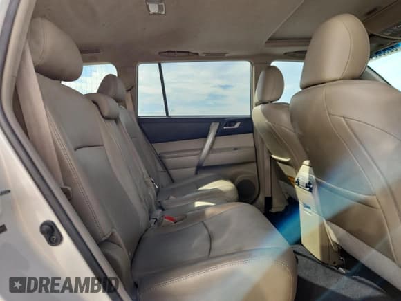 ✅ 2013 Toyota Highlander SE • VIN: 5TDZK3EH7DS094463 • Лот: 82536645. Опубликован ранее на Copart с пробегом 70 272 миль. Бесплатный доступ к архиву аукционных продаж из США и подробный отчёт об истории автомобиля на DreamBid. Изображение 11.