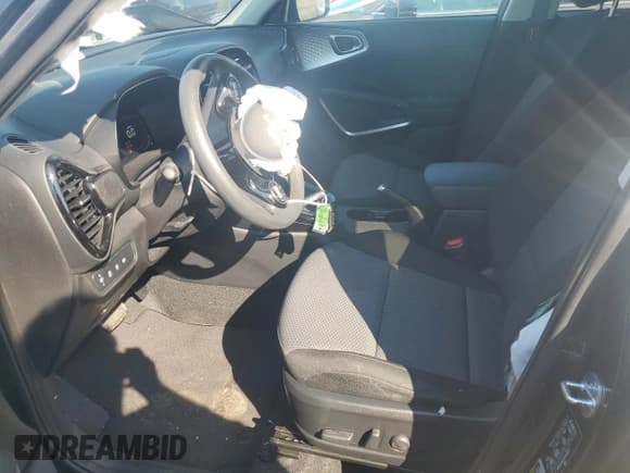 ✅ 2023 Kia Soul LX • VIN: KNDJ23AU5P7203971 • Lot: 69647115. Wystawiony na Copart z przebiegiem 21 019 mil. Bezpłatny archiwum sprzedaży aukcyjnych z USA i szczegółowy raport historii pojazdu na DreamBid. Zdjęcie 7.