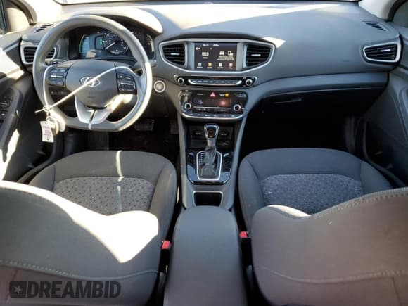 ✅ 2017 Hyundai Ioniq Blue • VIN: KMHC65LC6HU047015 • Lot: 85462824. Wystawiony na Copart z przebiegiem 82 048 mil. Bezpłatny archiwum sprzedaży aukcyjnych z USA i szczegółowy raport historii pojazdu na DreamBid. Zdjęcie 8.